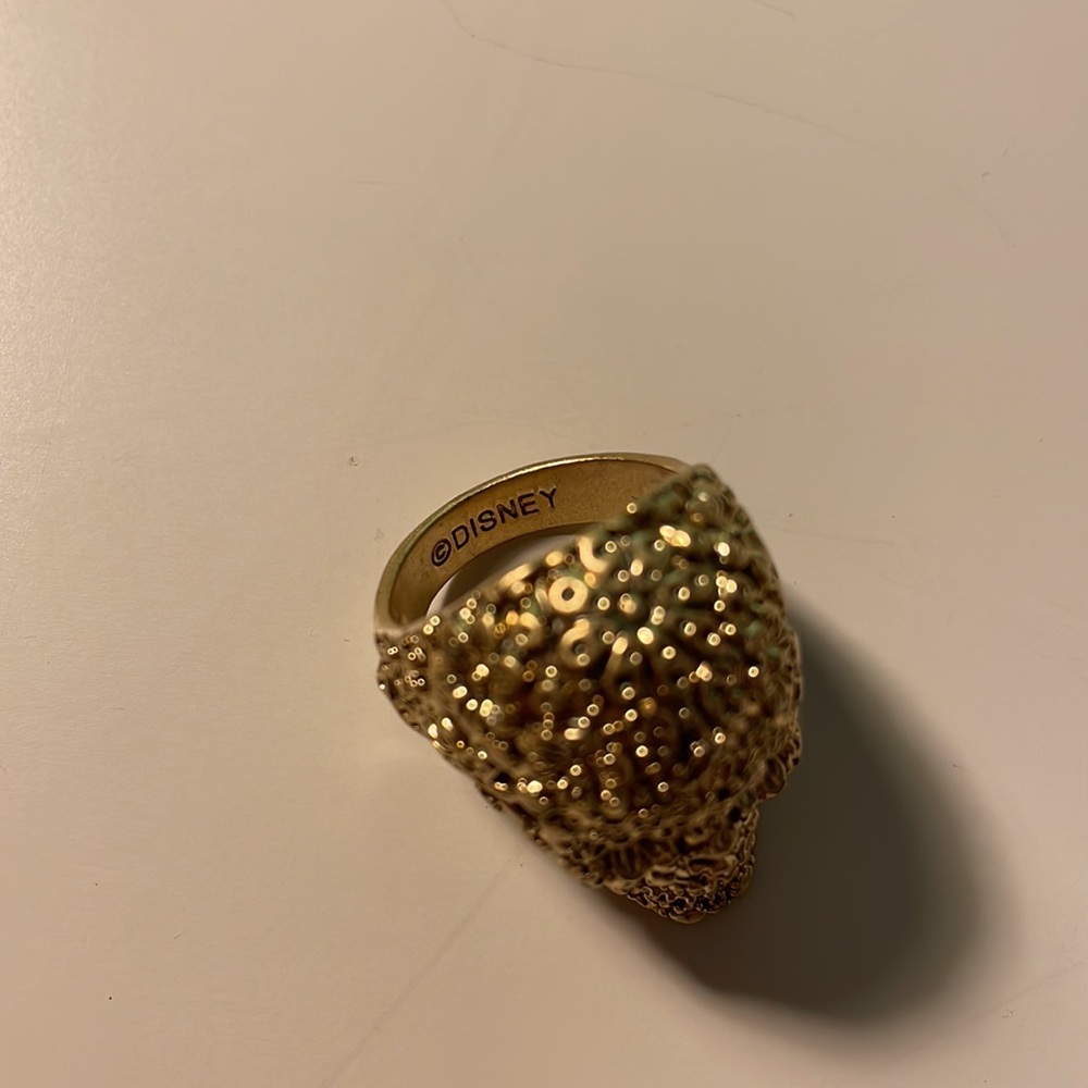 gold color pirate 🏴‍☠️ of Caribbean skull rings sz 8 disney couture jewelry - Picture 4 of 9